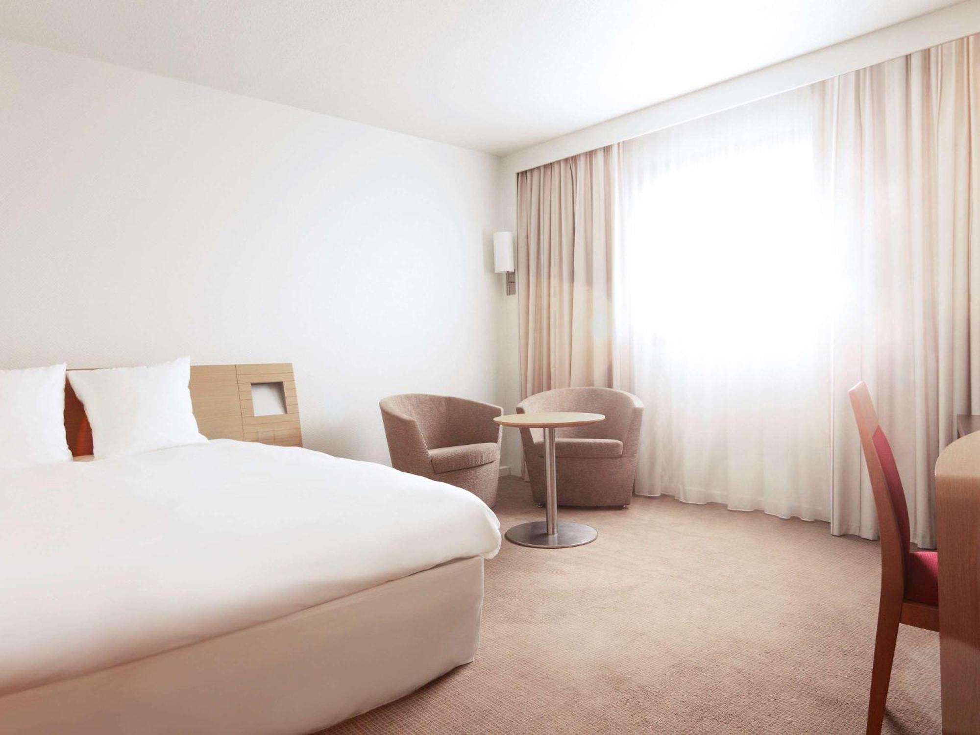 Novotel Atria Nimes Centre Екстериор снимка