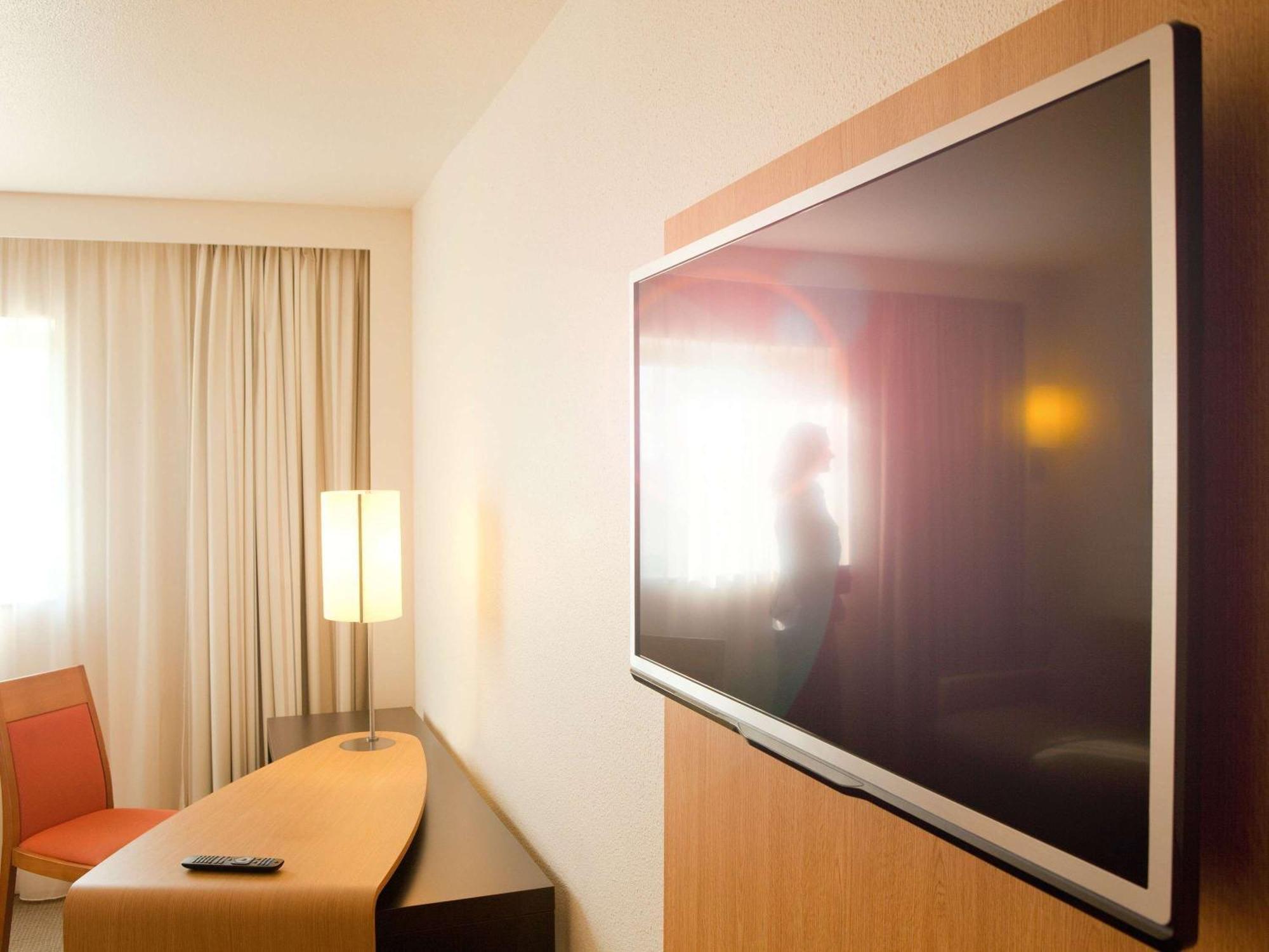 Novotel Atria Nimes Centre Екстериор снимка