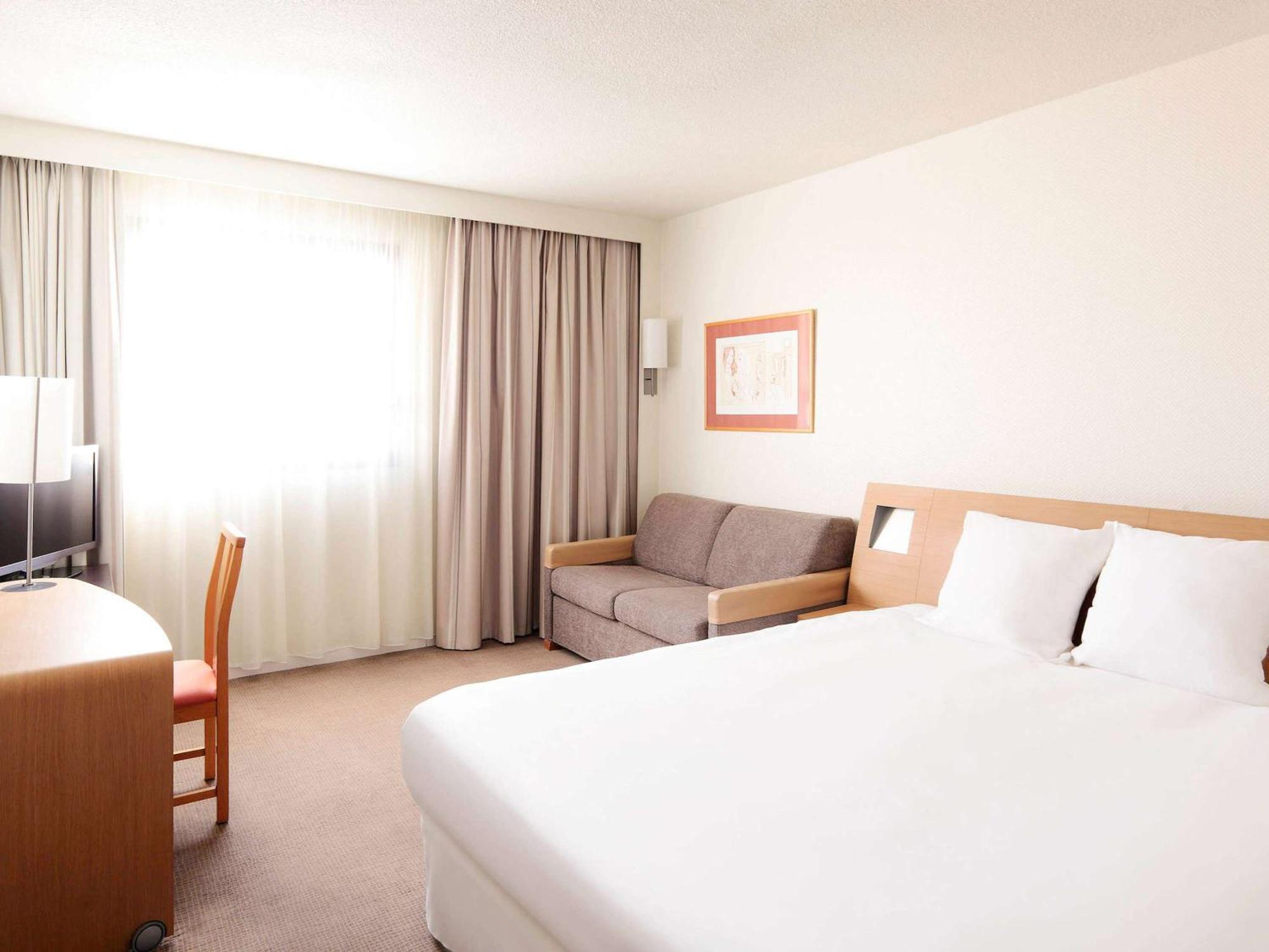 Novotel Atria Nimes Centre Екстериор снимка