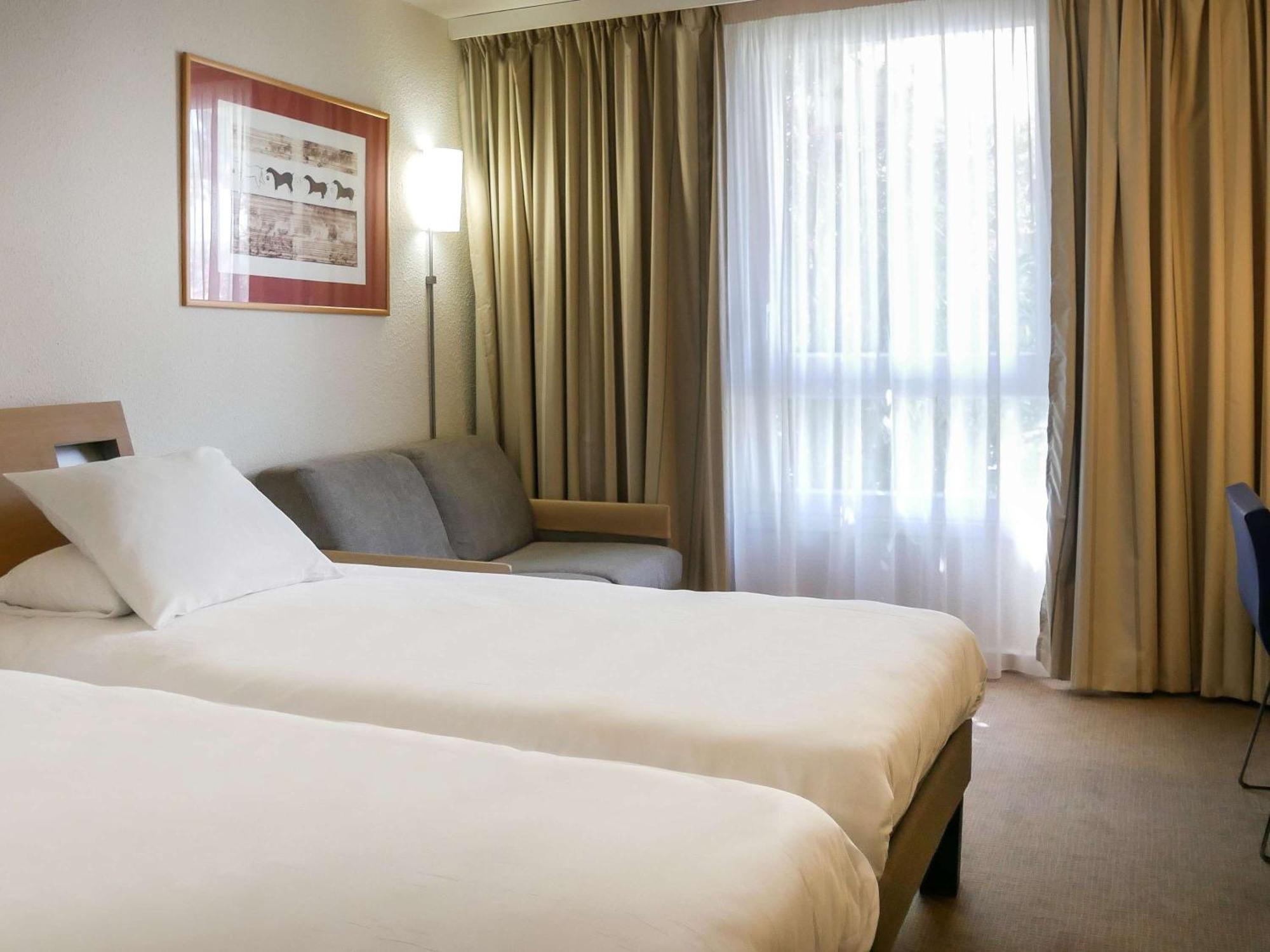 Novotel Atria Nimes Centre Екстериор снимка