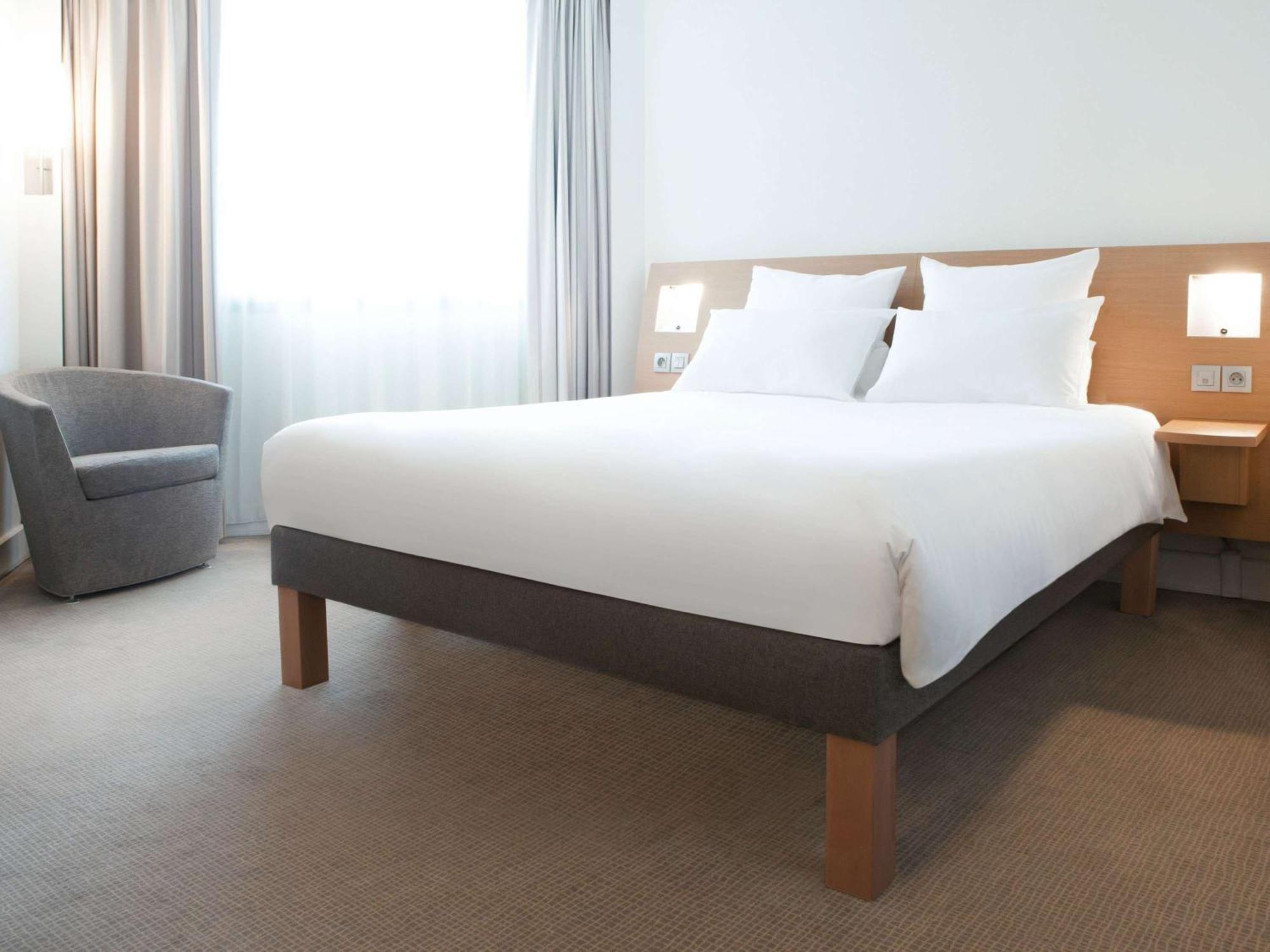 Novotel Atria Nimes Centre Екстериор снимка