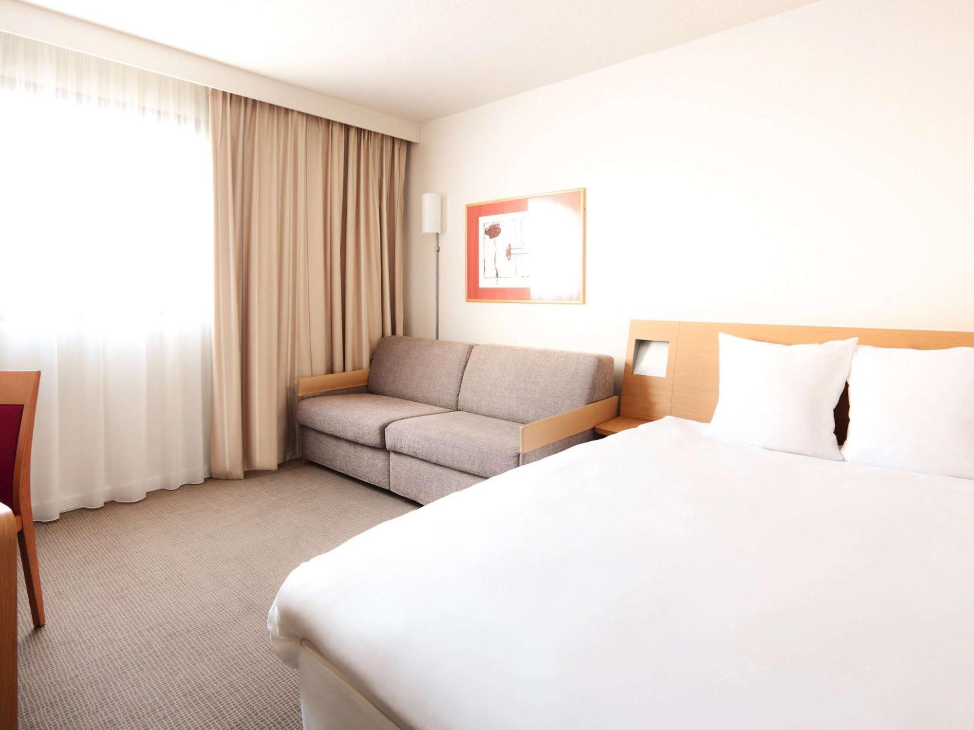 Novotel Atria Nimes Centre Екстериор снимка