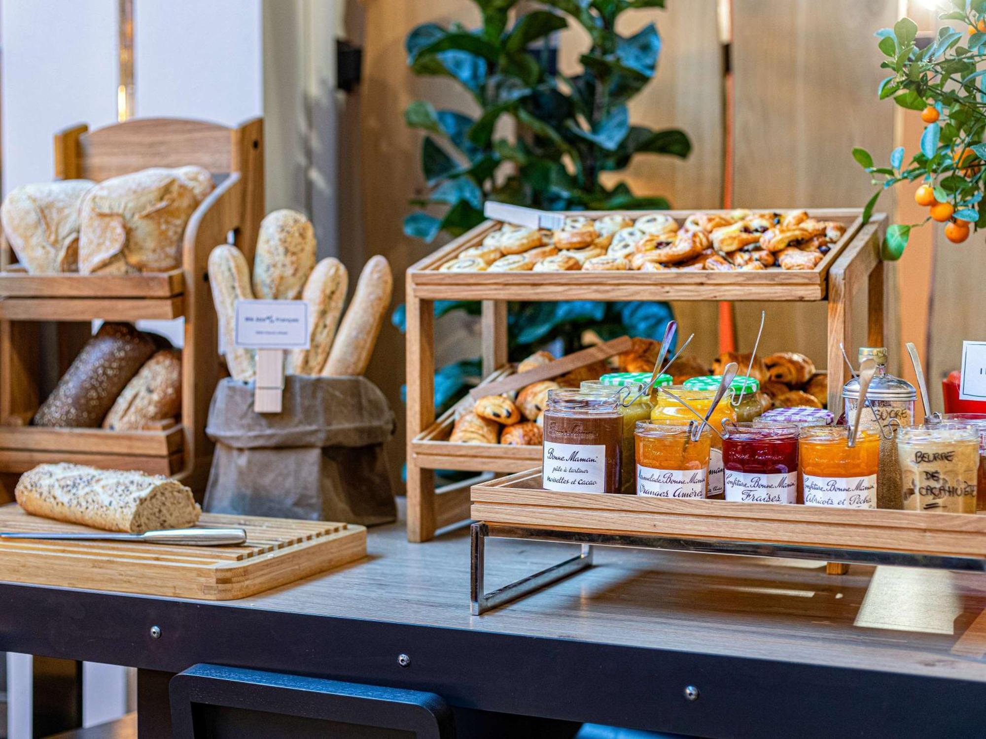 Novotel Atria Nimes Centre Екстериор снимка