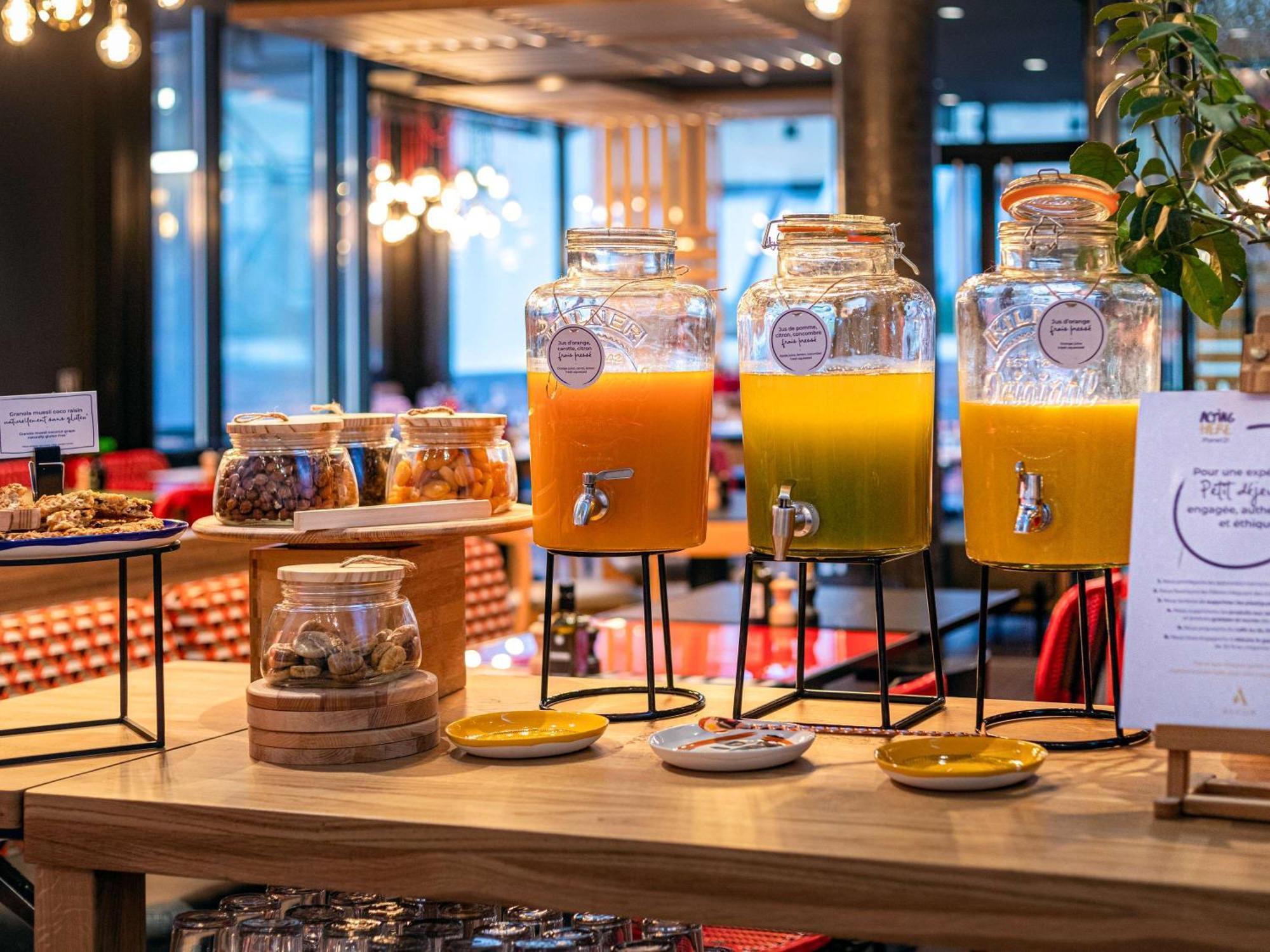 Novotel Atria Nimes Centre Екстериор снимка
