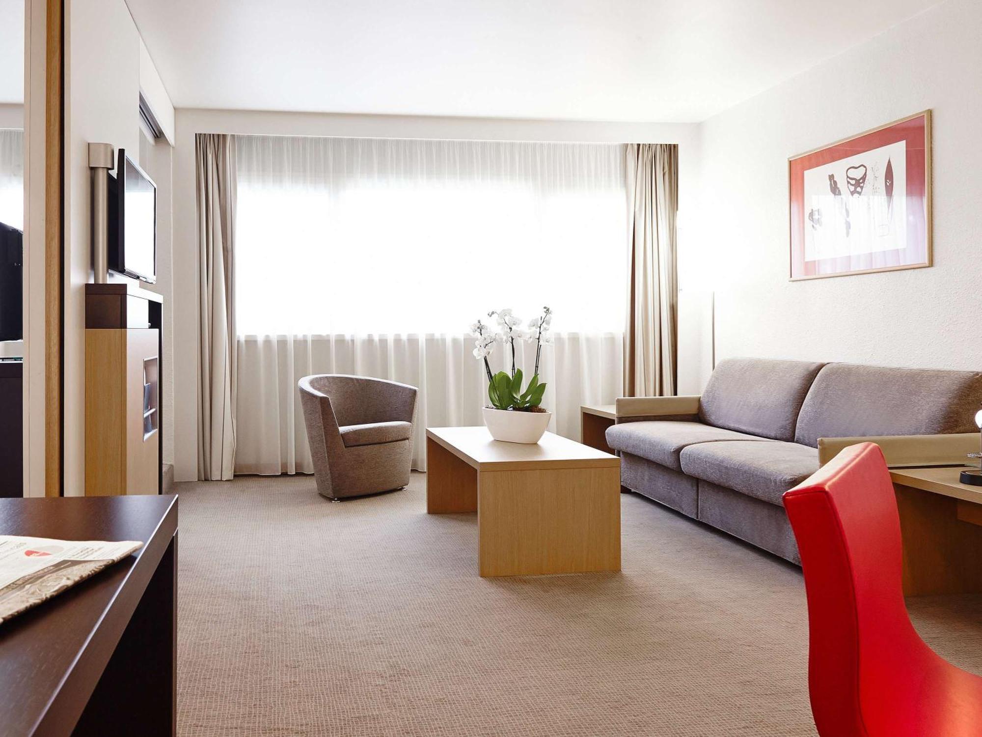 Novotel Atria Nimes Centre Екстериор снимка